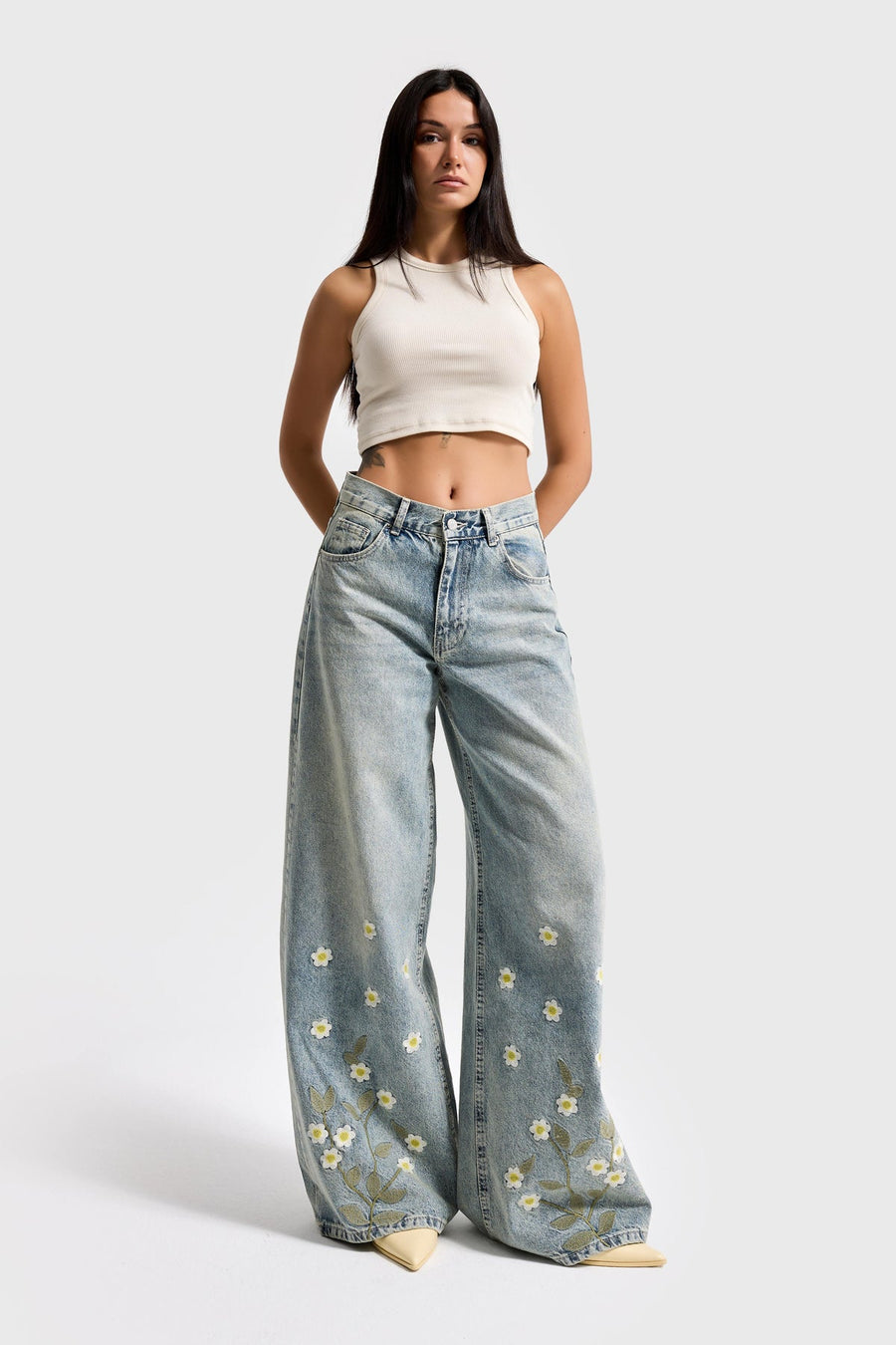 Çiçek Nakışlı Tasarım Denim Jean