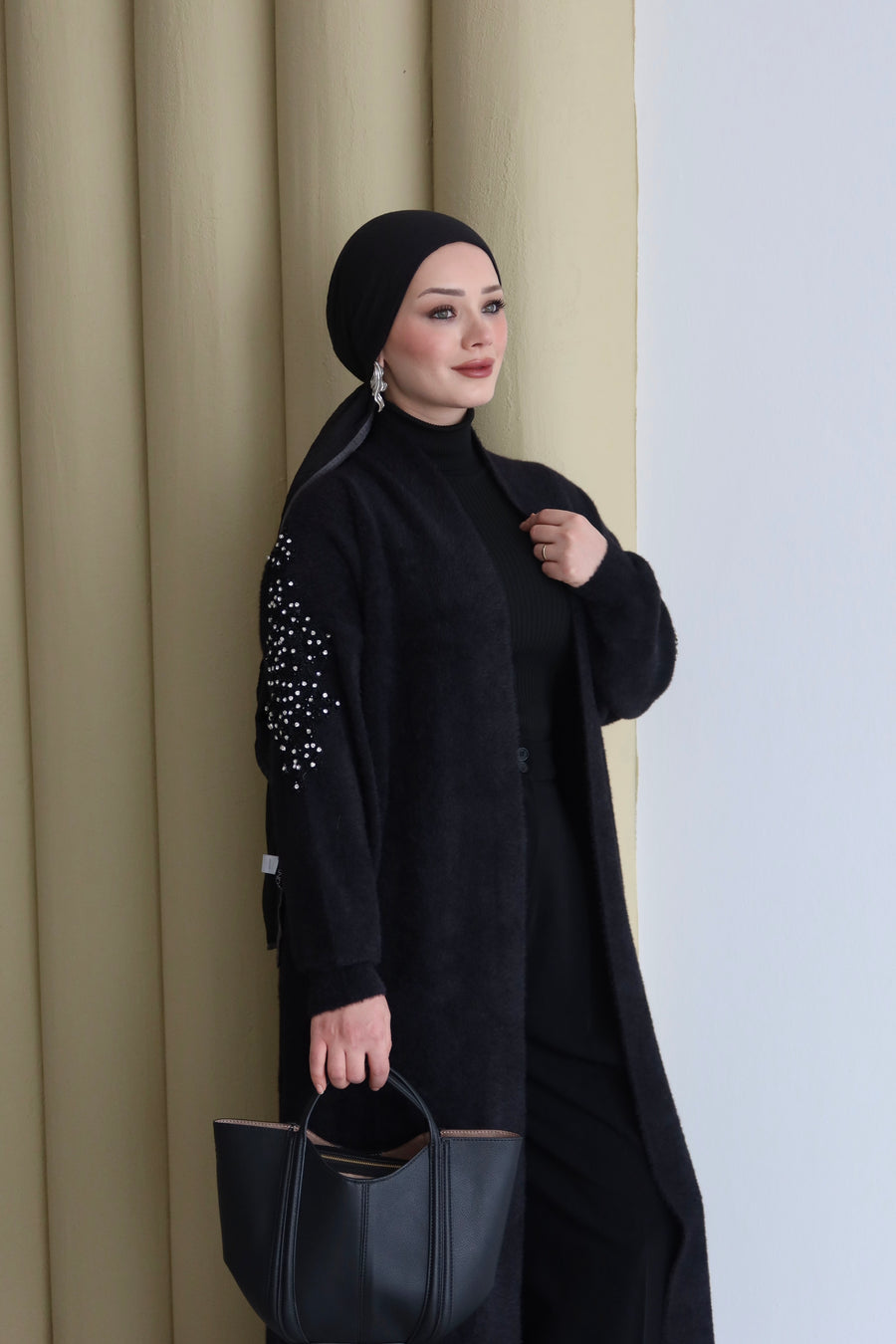 Taş İşlemeli Omuz Taşlı Hırka-Siyah