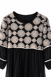 Dantel İnci İşlemeli Katlı Maksi Elbise-Siyah