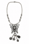Charm Detaylı Kelebek Kolye