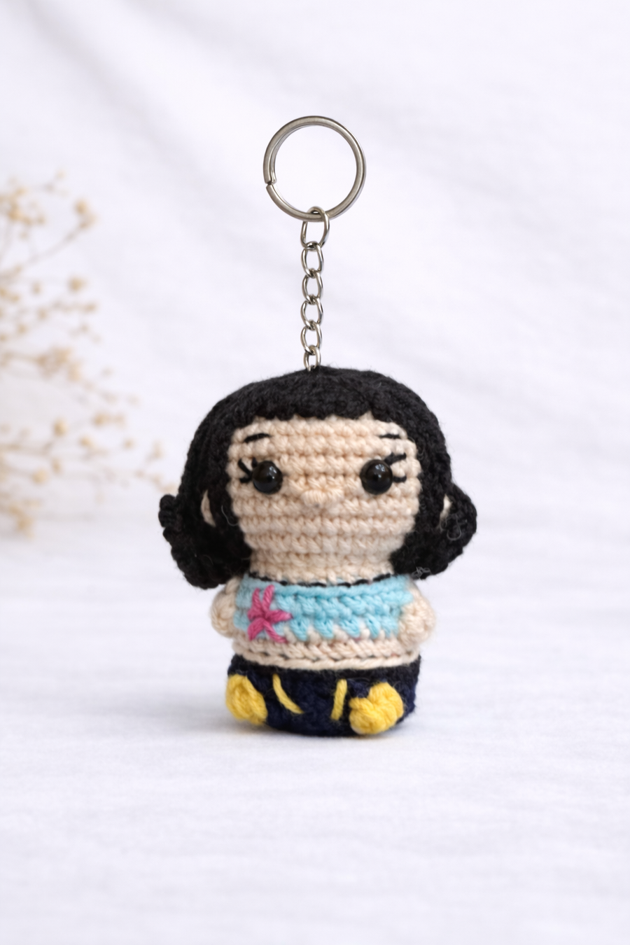 Siyah Saçlı Masal Kız Amigurumi Anahtarlık  -RS1210