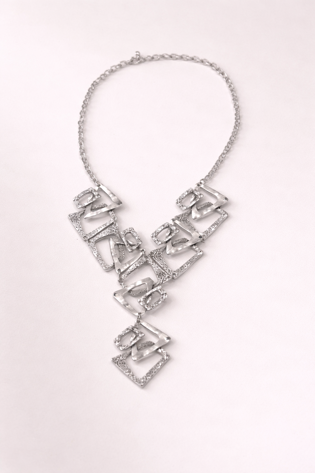 Modern Geometrik Form Detaylı Gümüş Kaplama Kolye—RS26220