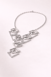 Modern Geometrik Form Detaylı Gümüş Kaplama Kolye—RS26220