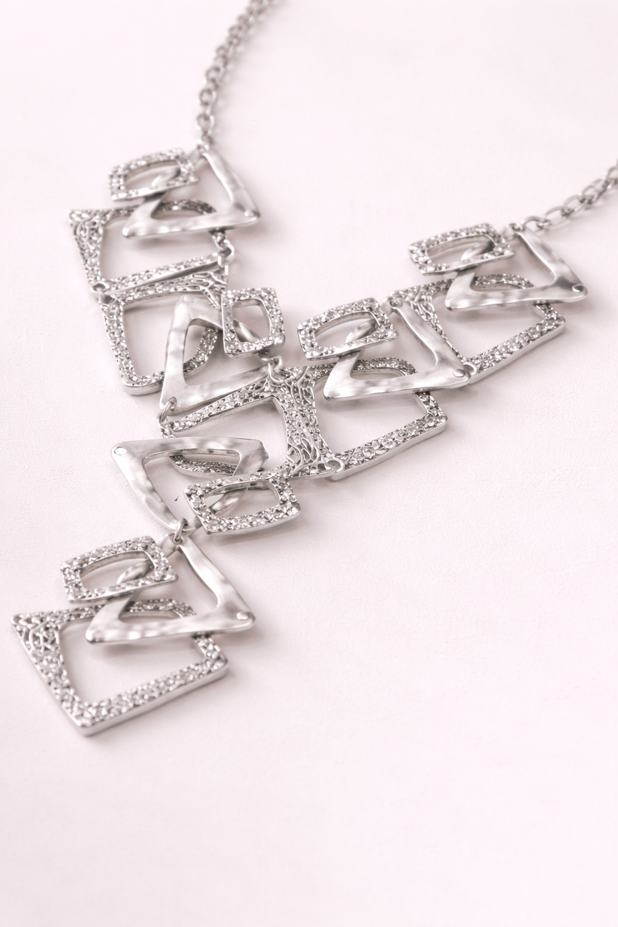 Modern Geometrik Form Detaylı Gümüş Kaplama Kolye—RS26220
