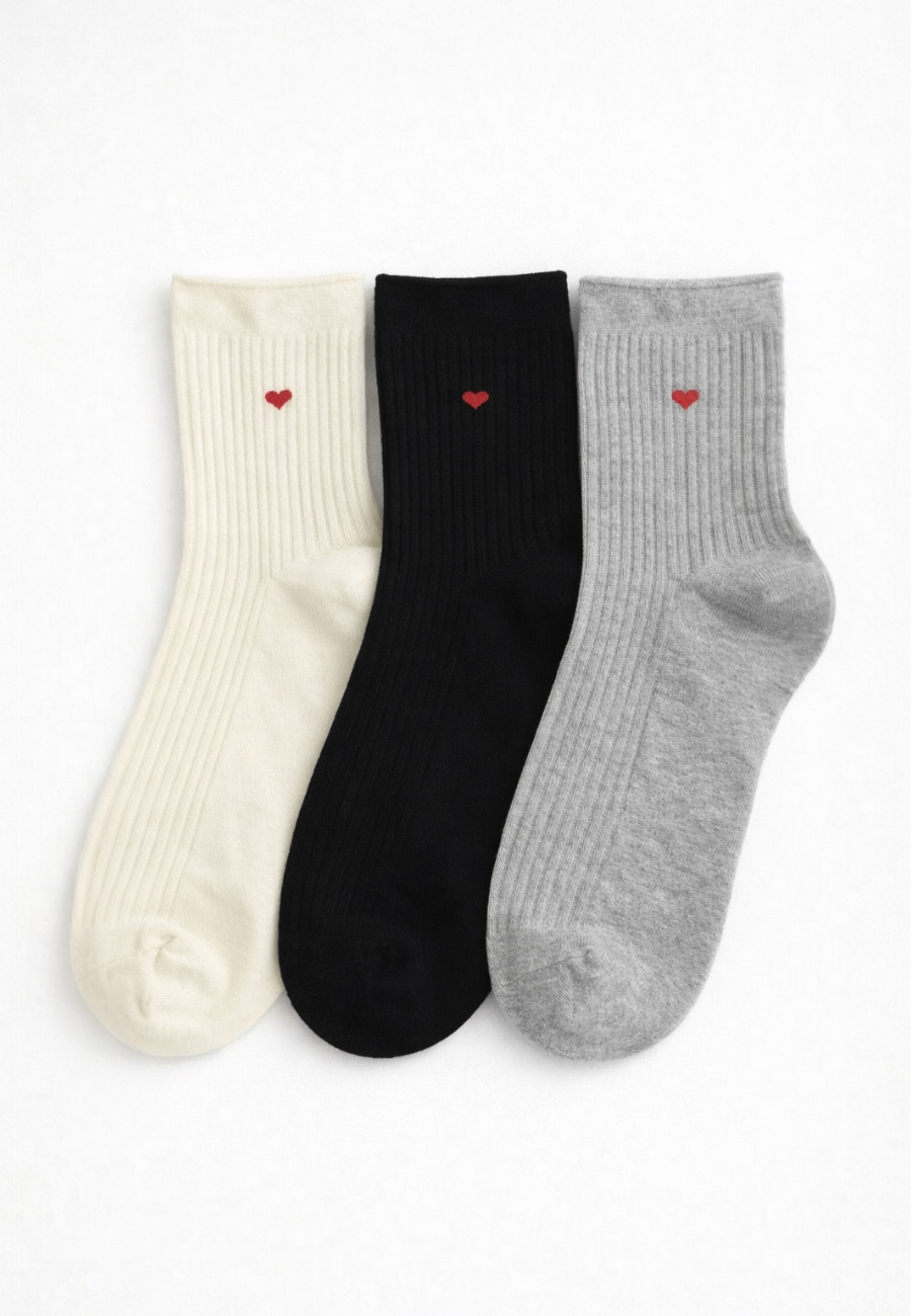Minimal Kalp Desenli Çorap 3’lü Set