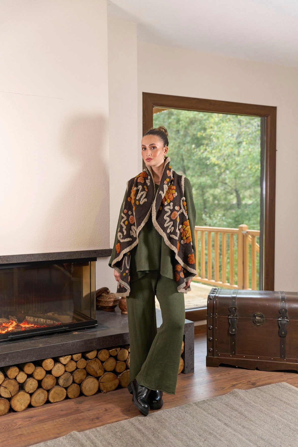 Rana Subaşı Desenli Keçe Yelek