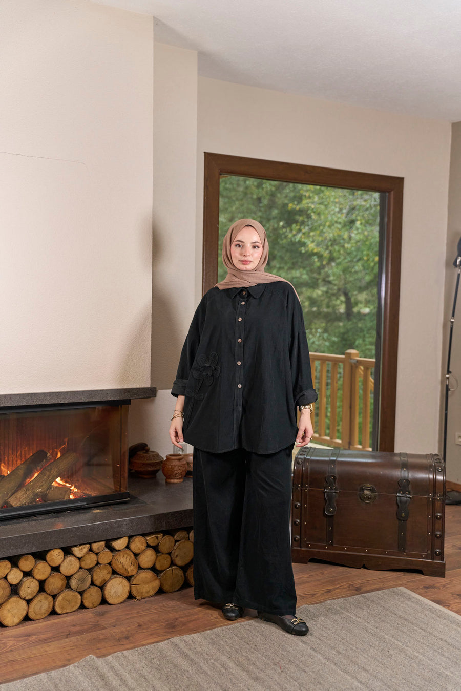 FLR-04 Kadife Çiçek Detaylı Takım-Siyah