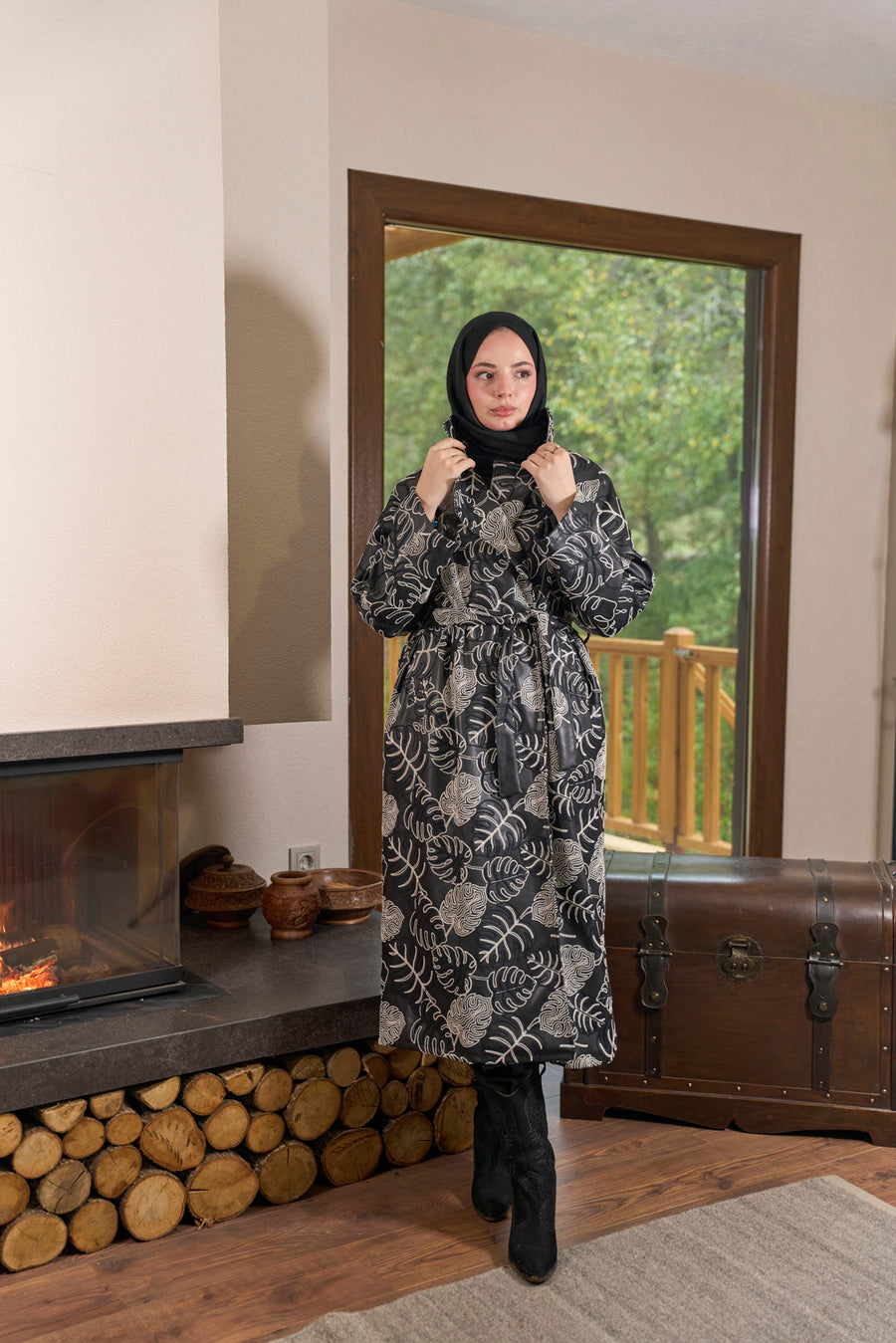 Rana Subaşı Çiçek Detaylı Deri Kaban