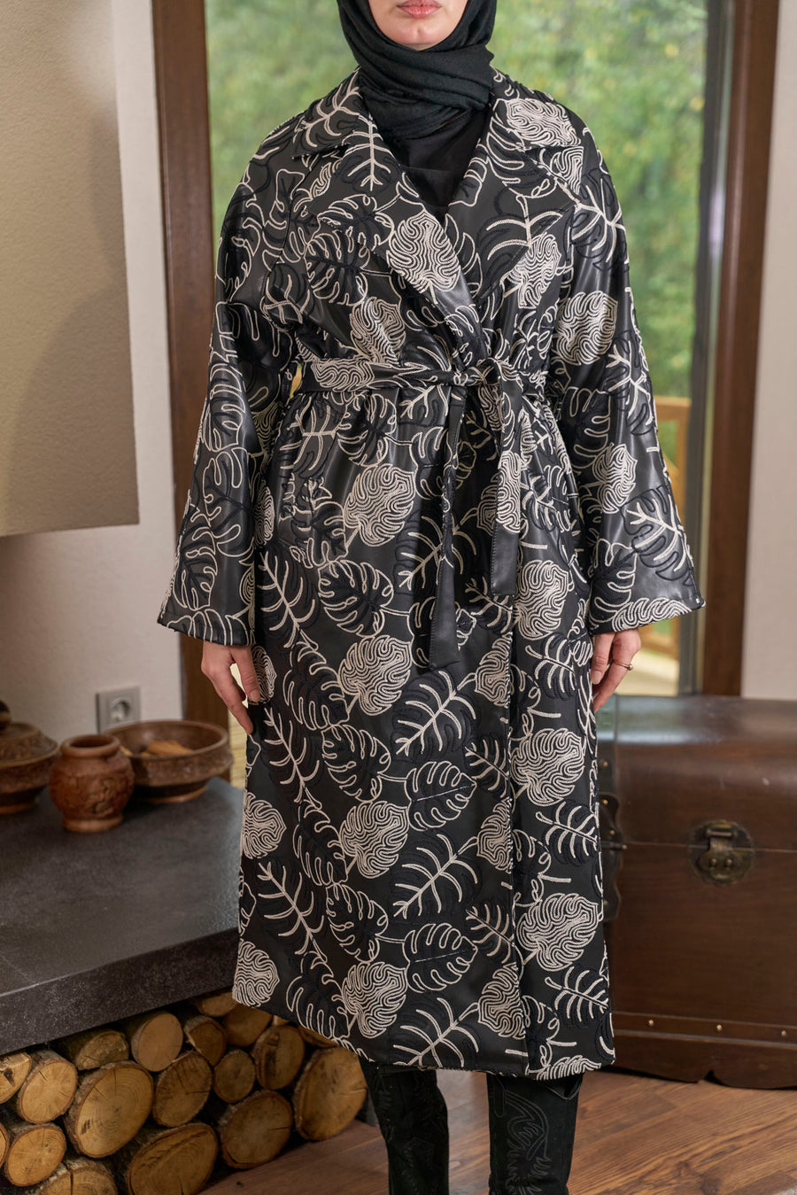 Rana Subaşı Çiçek Detaylı Deri Kaban