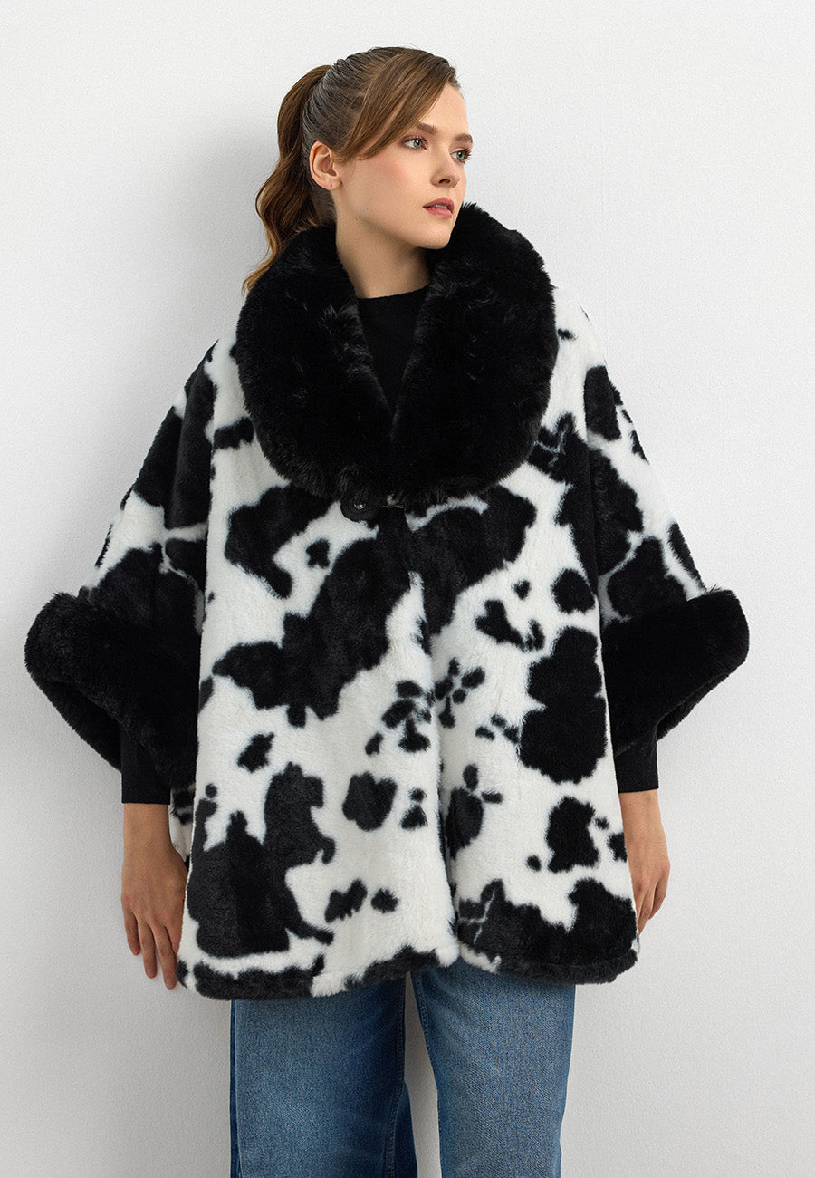 Siyah–Beyaz Desenli Kürk Detaylı Oversize Panço