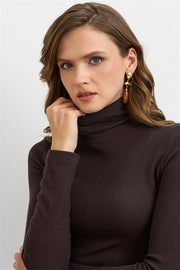 Aksesuar Detaylı Balıkcı Yaka Top-Kahve