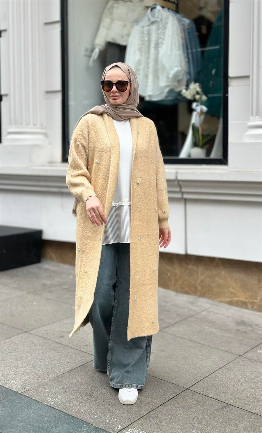 Çiçekinci İşlemeli Angora Hırka